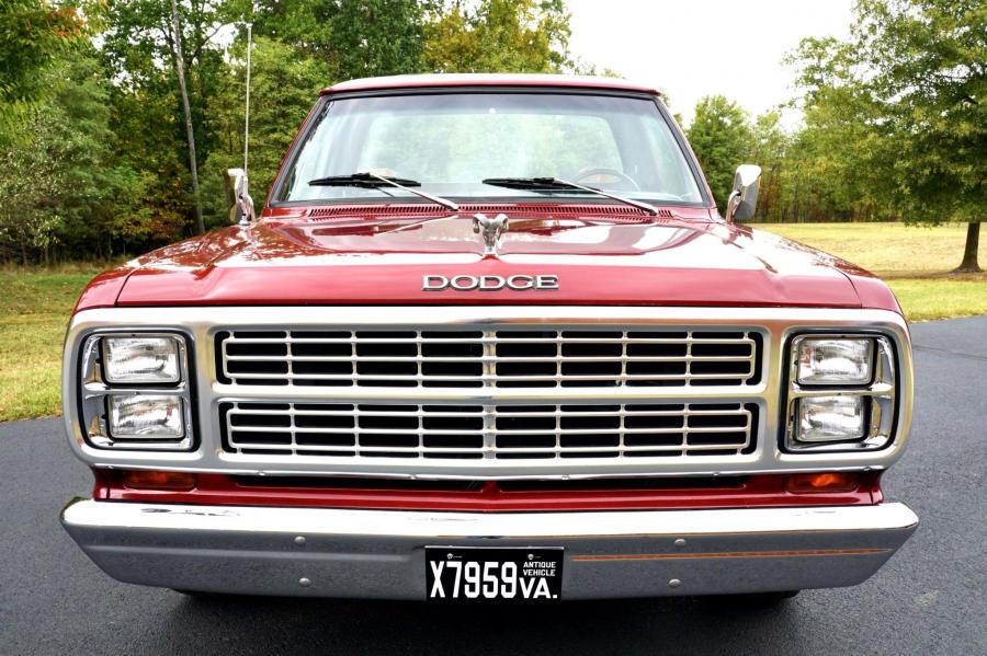  Dodge D100 Custom Pickup 1979 года  (фото 4 из 92)